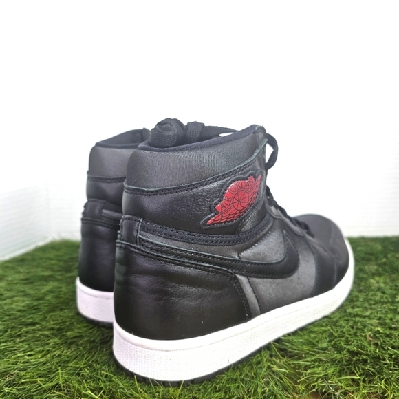Jordan 1 Retro High Black Satin Gym Red | 8.0 - Picture 4 of 9